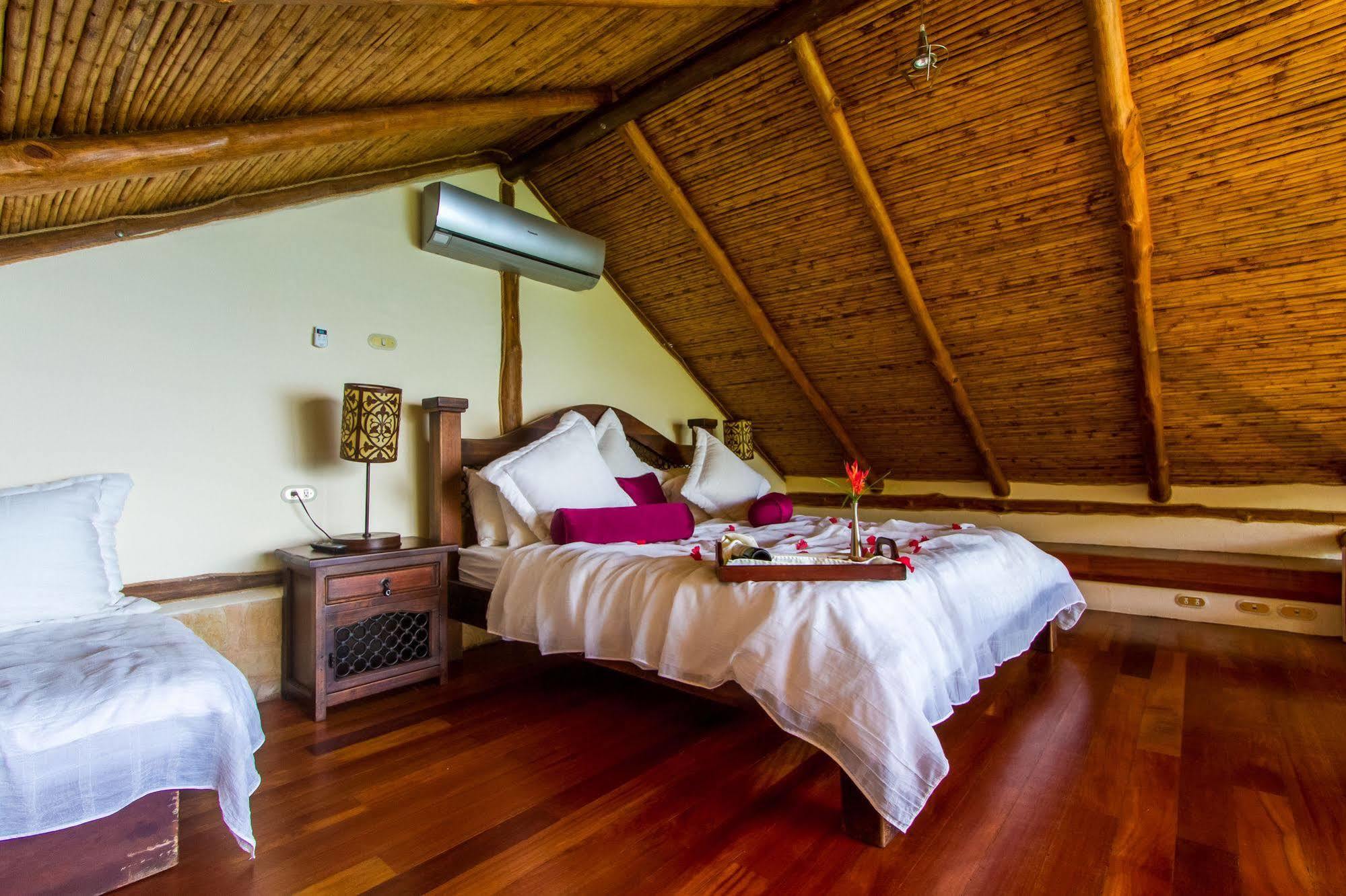 Issimo Suites Boutique Hotel & Spa - Adults Only マヌエル・アントニオ エクステリア 写真